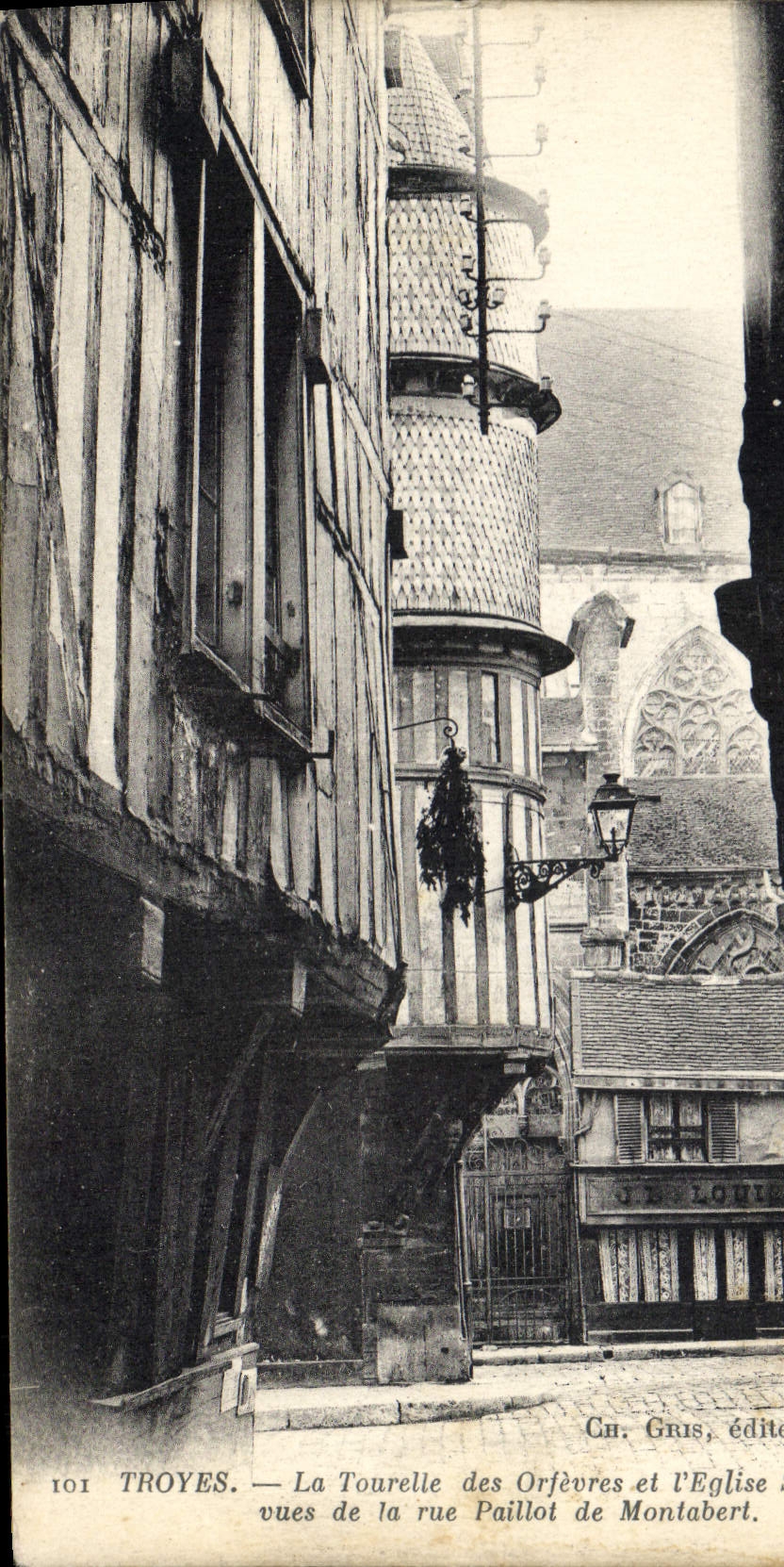 Troyes — La Tourelle des Orfèvres et l'Église de Montabert — vue de la rue Paillo — Ch. Gris, éditeur