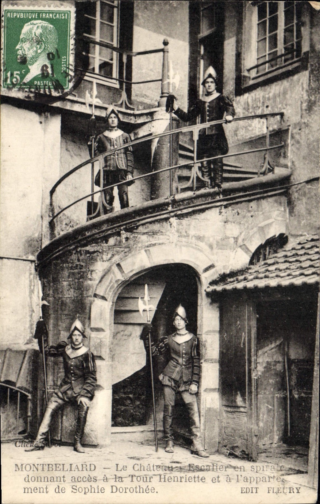 Montbéliard — Le Château d'Escalier en spirale donnant accès à la Tour Henriette et à l'appartement de Sophie Dorothée — Edit Fleury