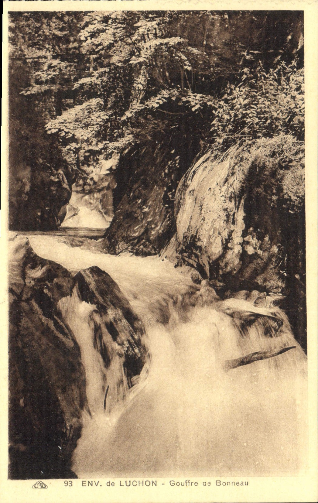 CPA Env de Luchon Gouffre au Bonneau 