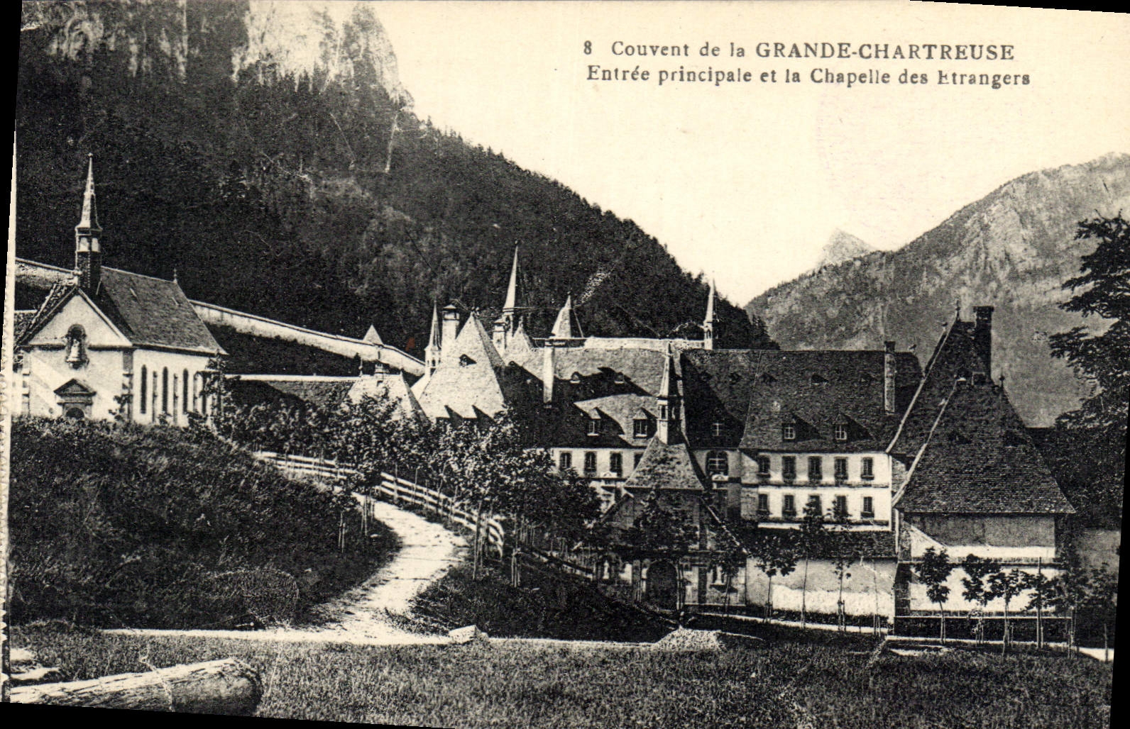 Couvent de la Grande-Chartreuse — Entrée principale et la Chapelle des Étrangers — Éditeur inconnu, n° 38