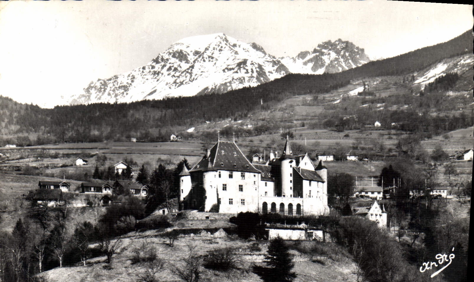 Château d'Uriage-les-Bains — Les Belles Alpes Françaises — Éditions Andró