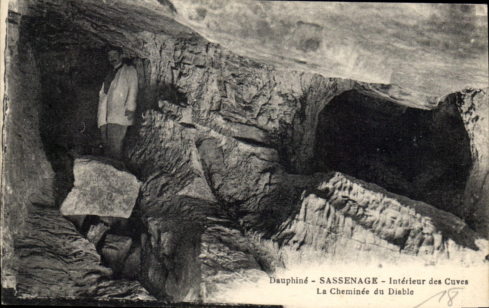 Dauphiné - Sassenage - Intérieur des Cuves - La Cheminée du Diable