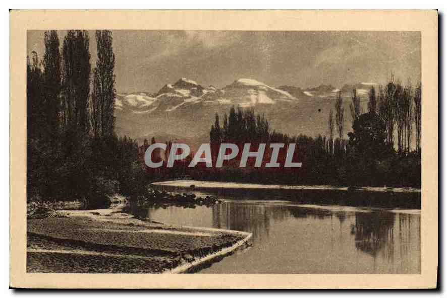 CPA Grenoble Les Bords de l'Isere et la Chaine des Alpes 