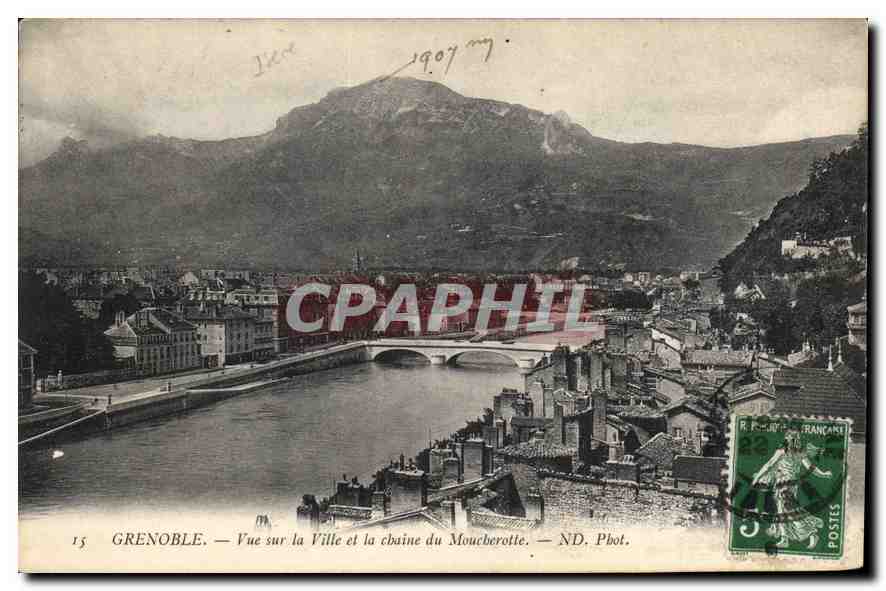 Grenoble — Vue sur la Ville et la chaîne du Mouchebrette — ND. Phot.
