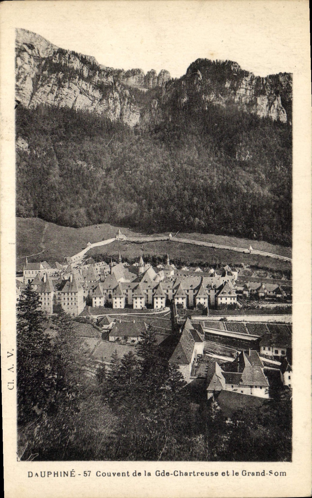 CPA Dauphine Couvent de la Gde Chartreuse et le Grand Som 