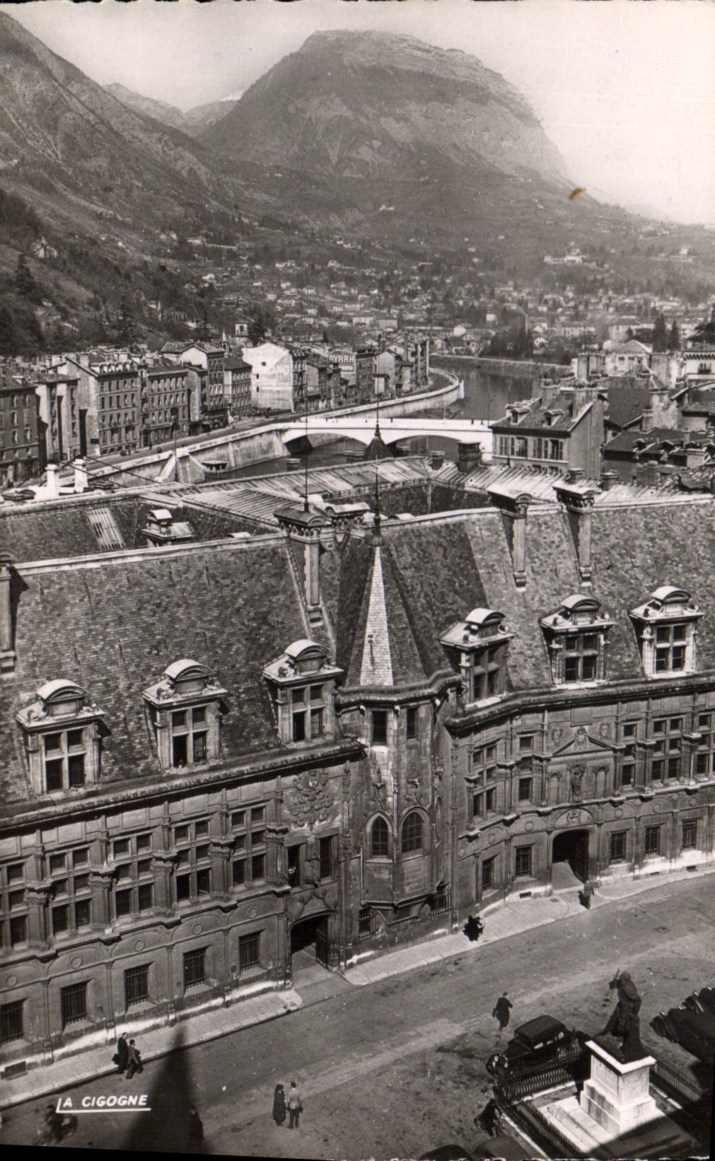 Grenoble — Palais de Justice et le clocher Saint-André, vus du clocher Saint-André — Éditions « La Cigogne »