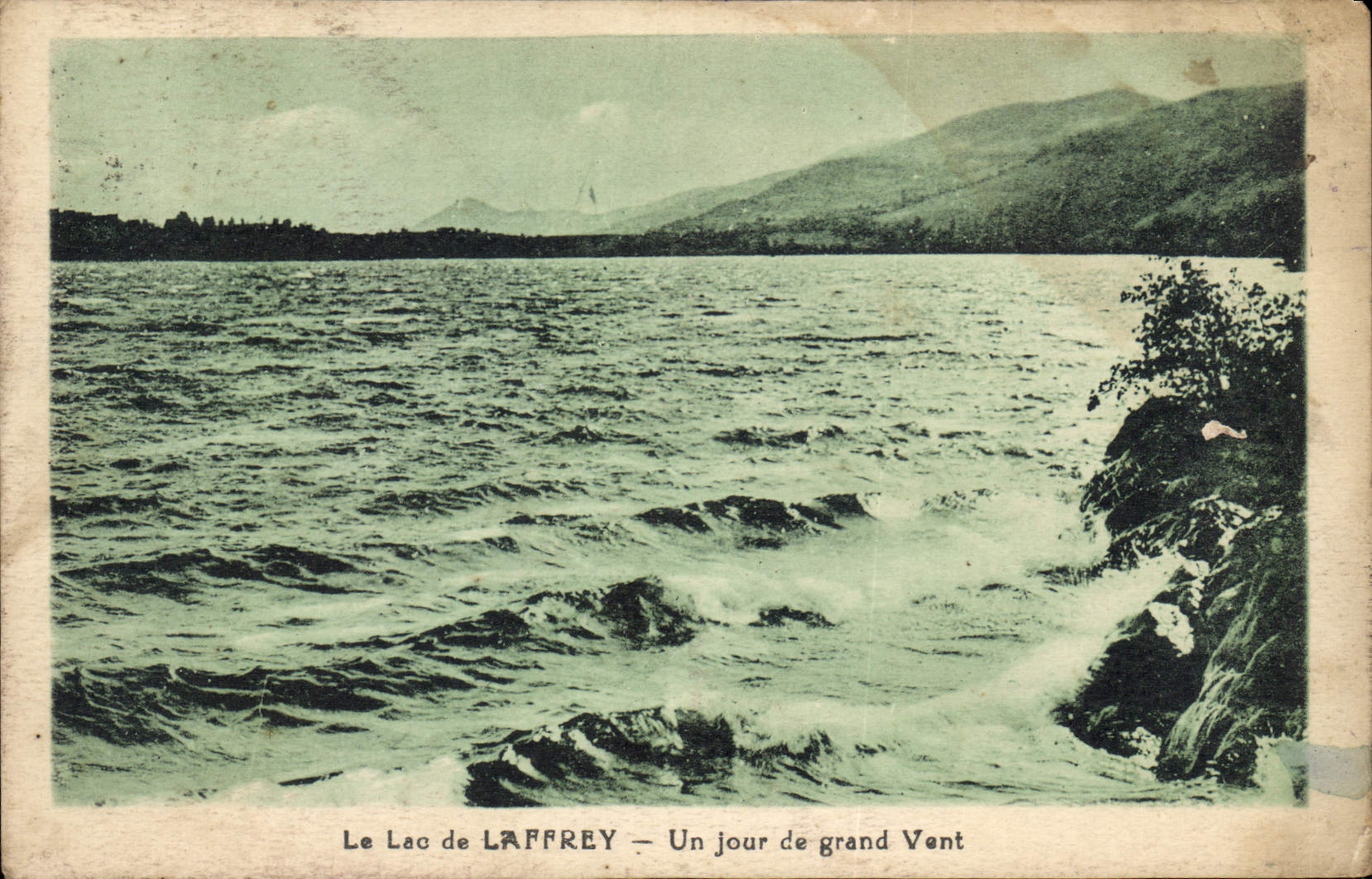 CPA Le Lac de Laffrey un jour de Grand Vent 