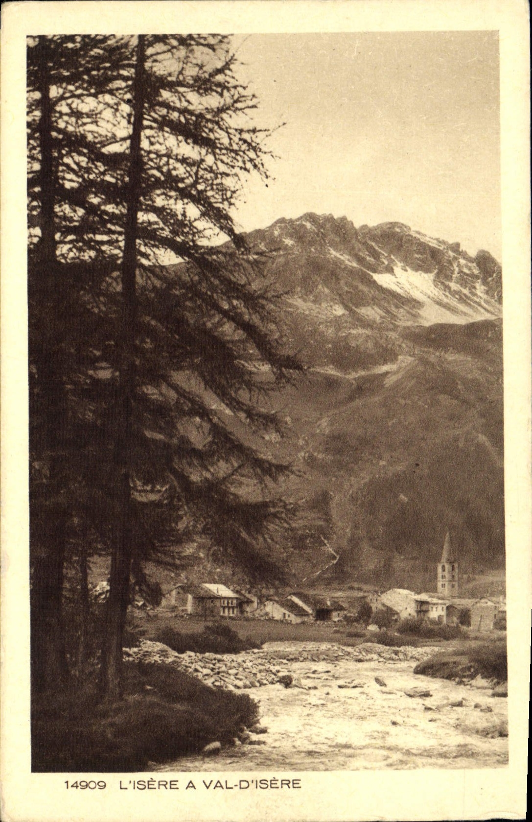 L'Isère à Val-d'Isère — vue du village et des montagnes enneigées — série 14909, éditée par Braun & Cie