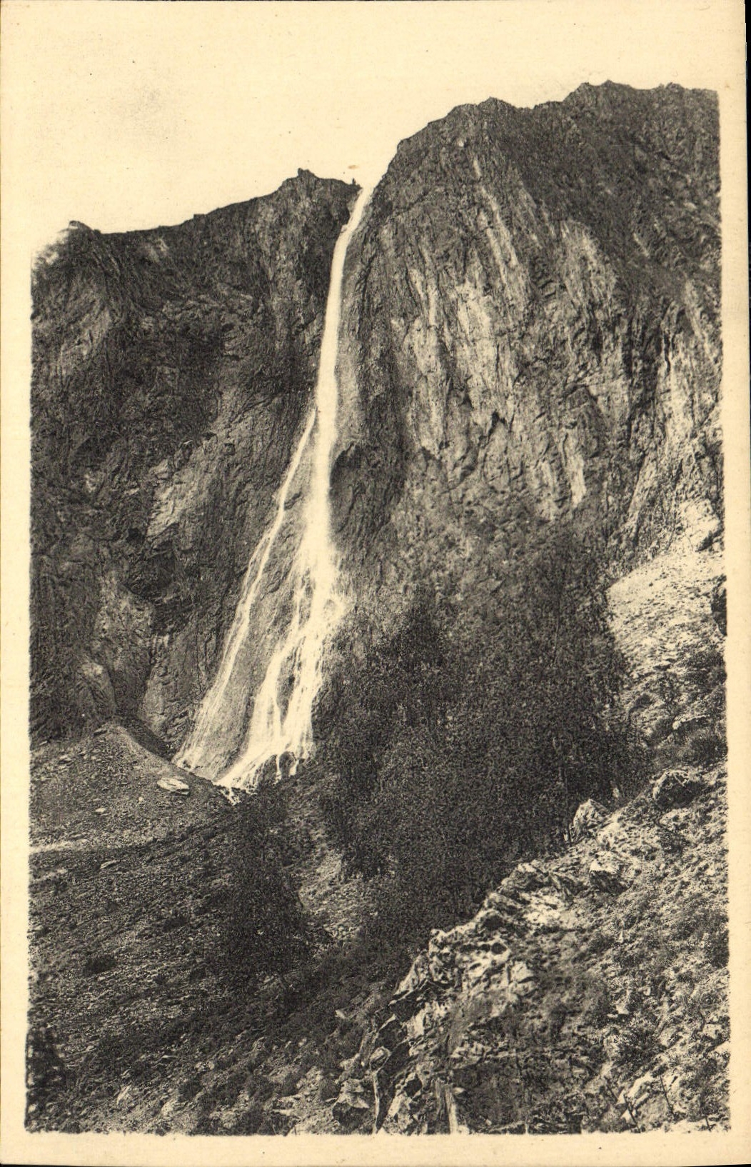Cascade de la Pisse — Dauphine pittoresque — Lévy et Neurden Heuts, Paris