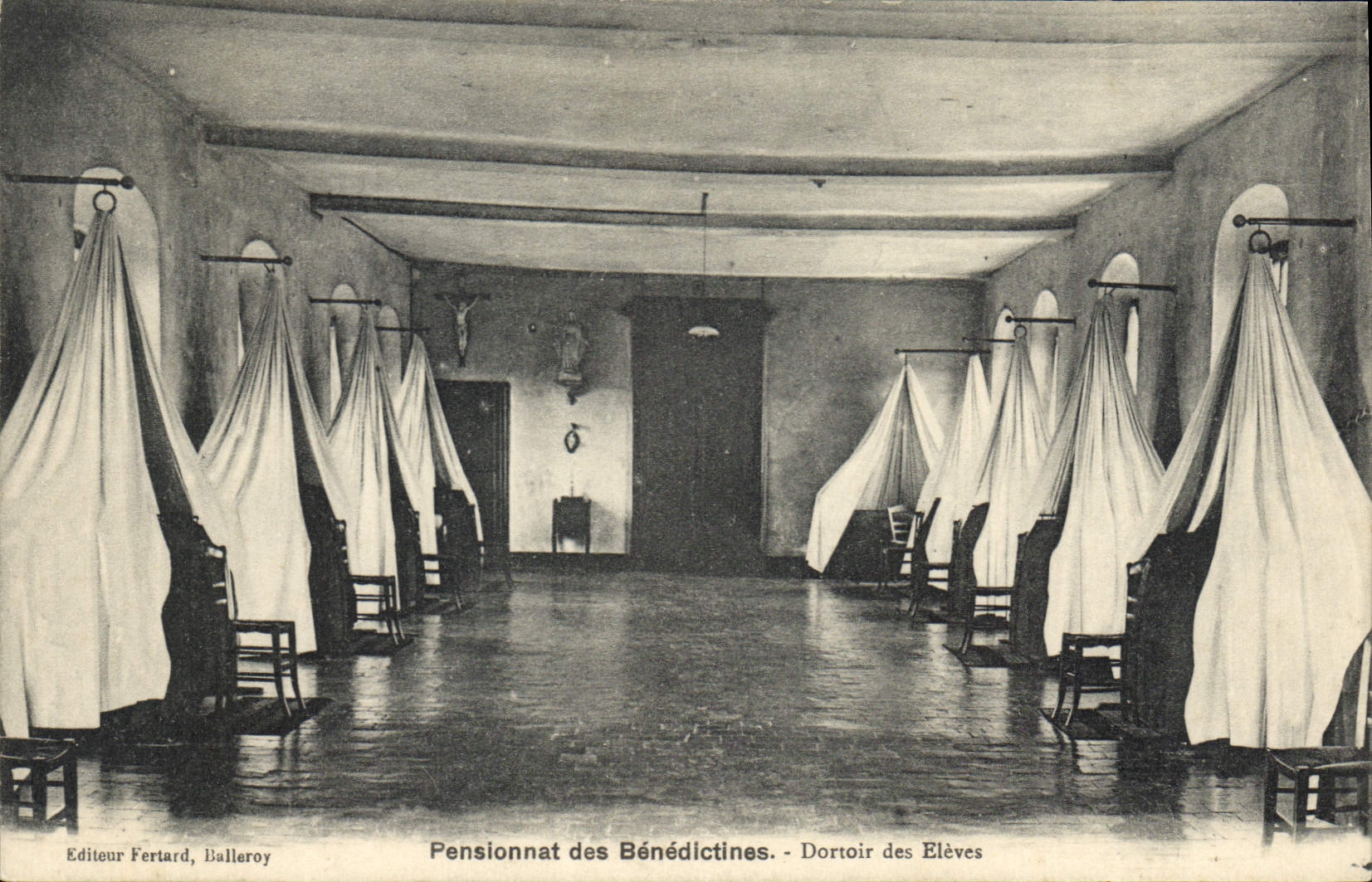 Benediktiner-Kloster Internat — Schülerwohnheim — Verleger Fertard, Balleroy