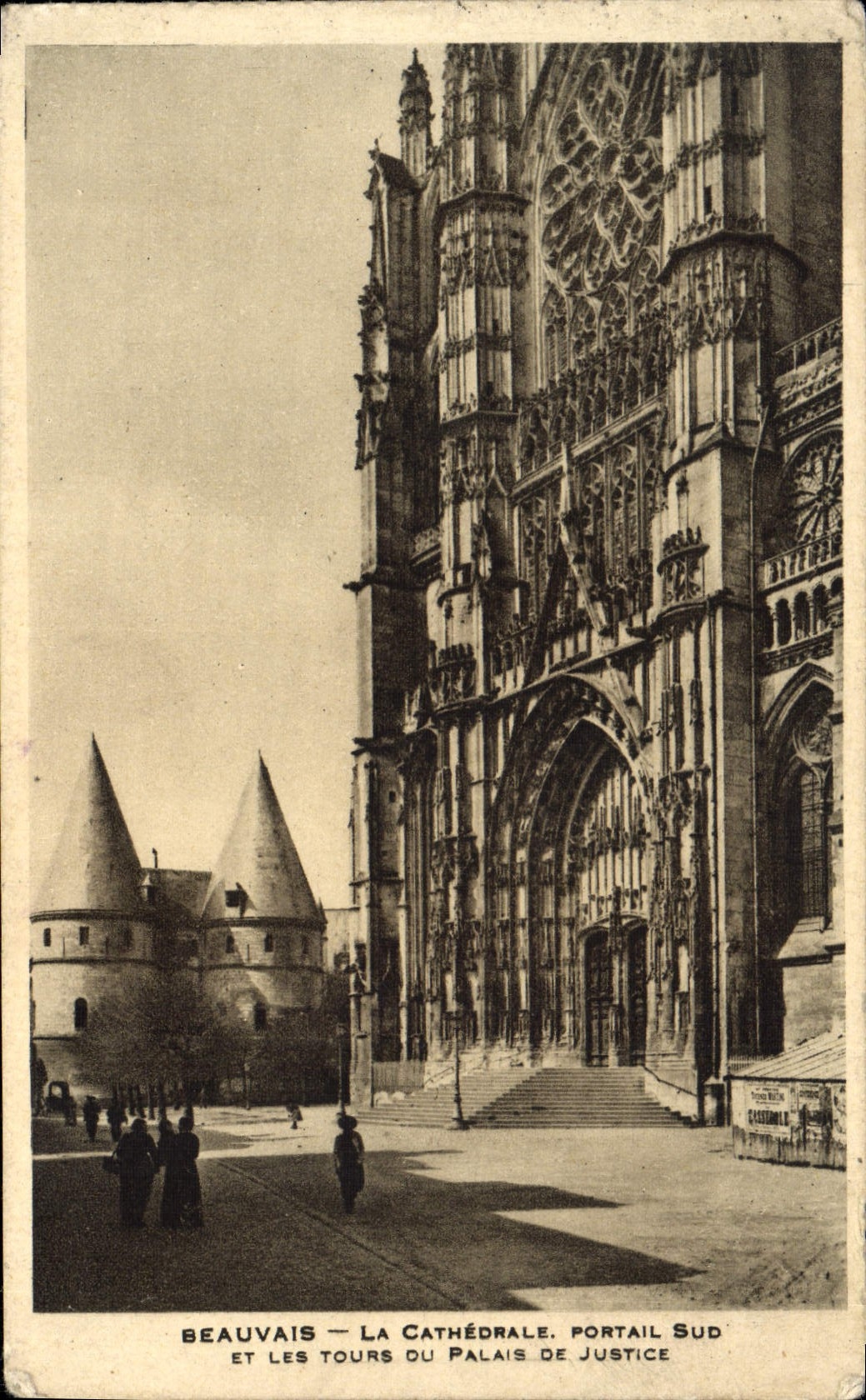 Beauvais — Die Kathedrale, Südportal und Türme des Palastes der Justiz