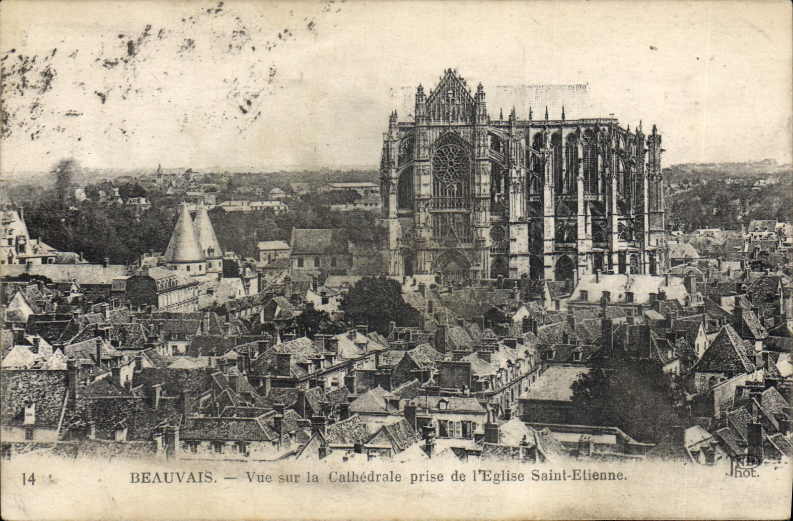 Beauvais — Vue sur la Cathédrale prise de l'Église Saint-Étienne — Ihot.