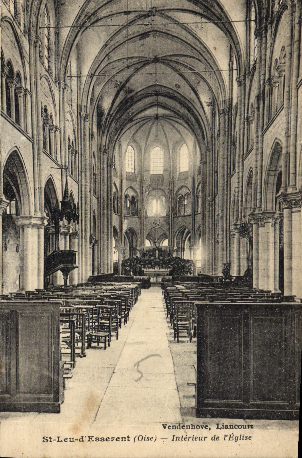 CPA St Leu d'Esserent Oise Interieur de l'Eglise 