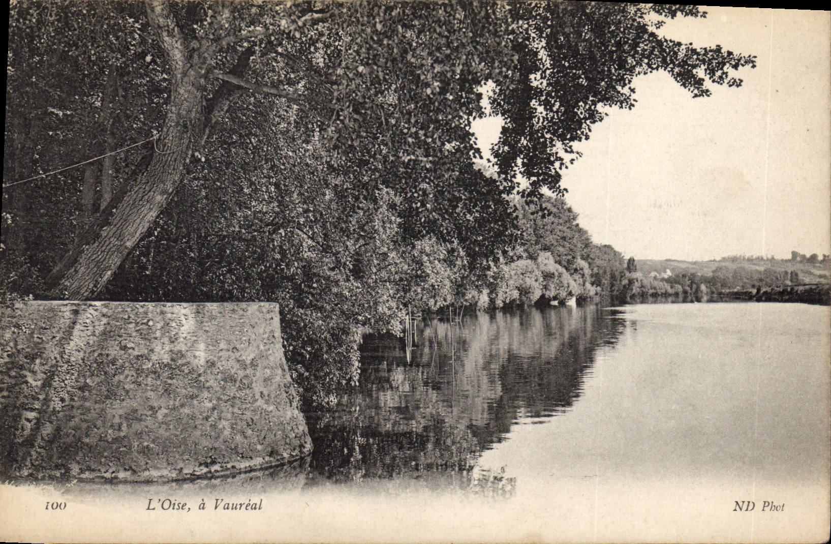 CPA L'Oise a Vaureal 