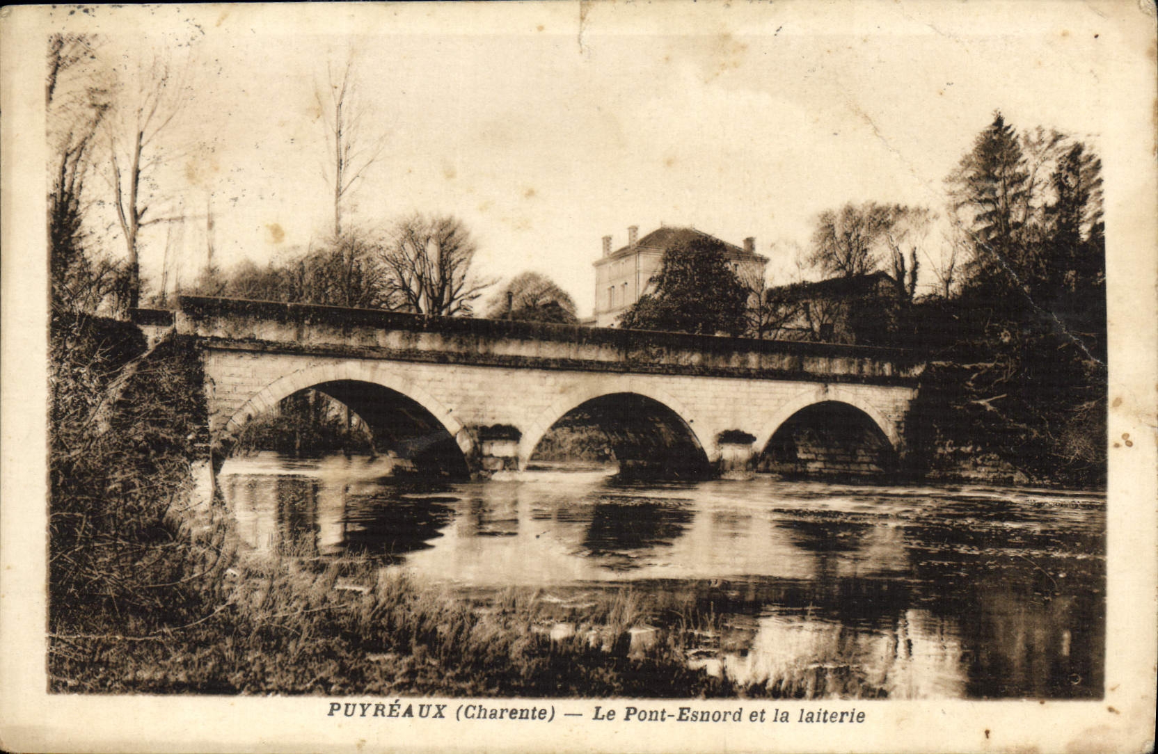 CPA Puyreaux Charente le Pont Esnord et la laiterie 