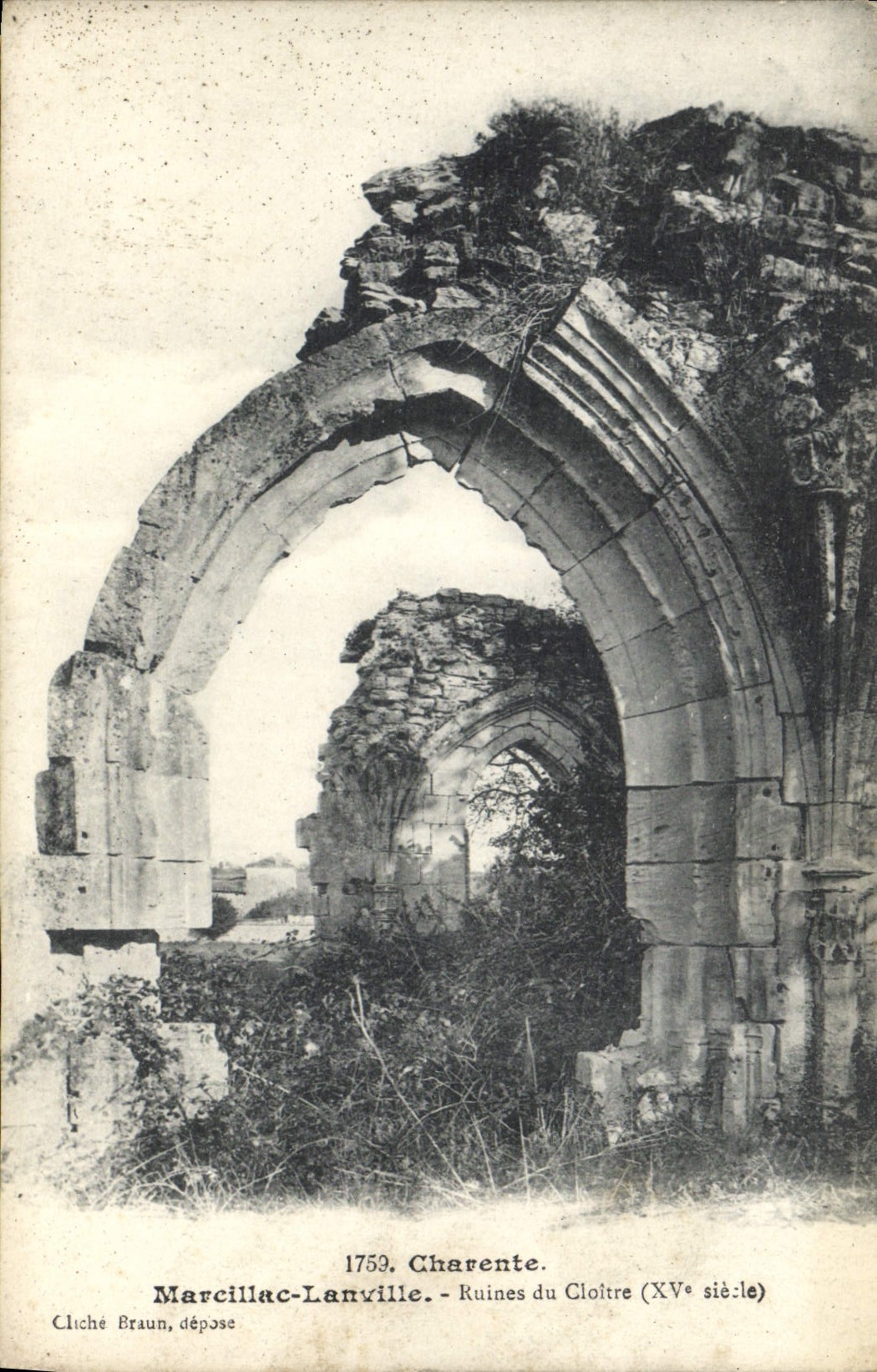 CPA Charente Marcillac Lanville Ruines du Cloitre XV siecle 