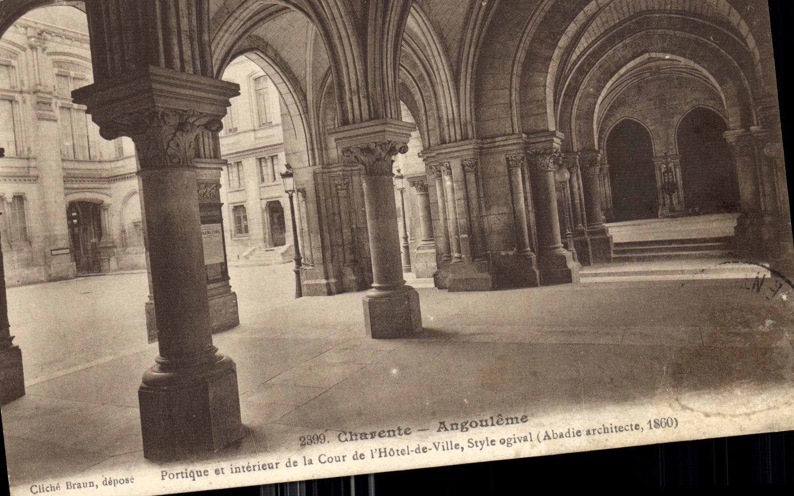 CPA Charente Angouleme Portique et interieur de la Cour de l'Hotel de Ville style ogyval 