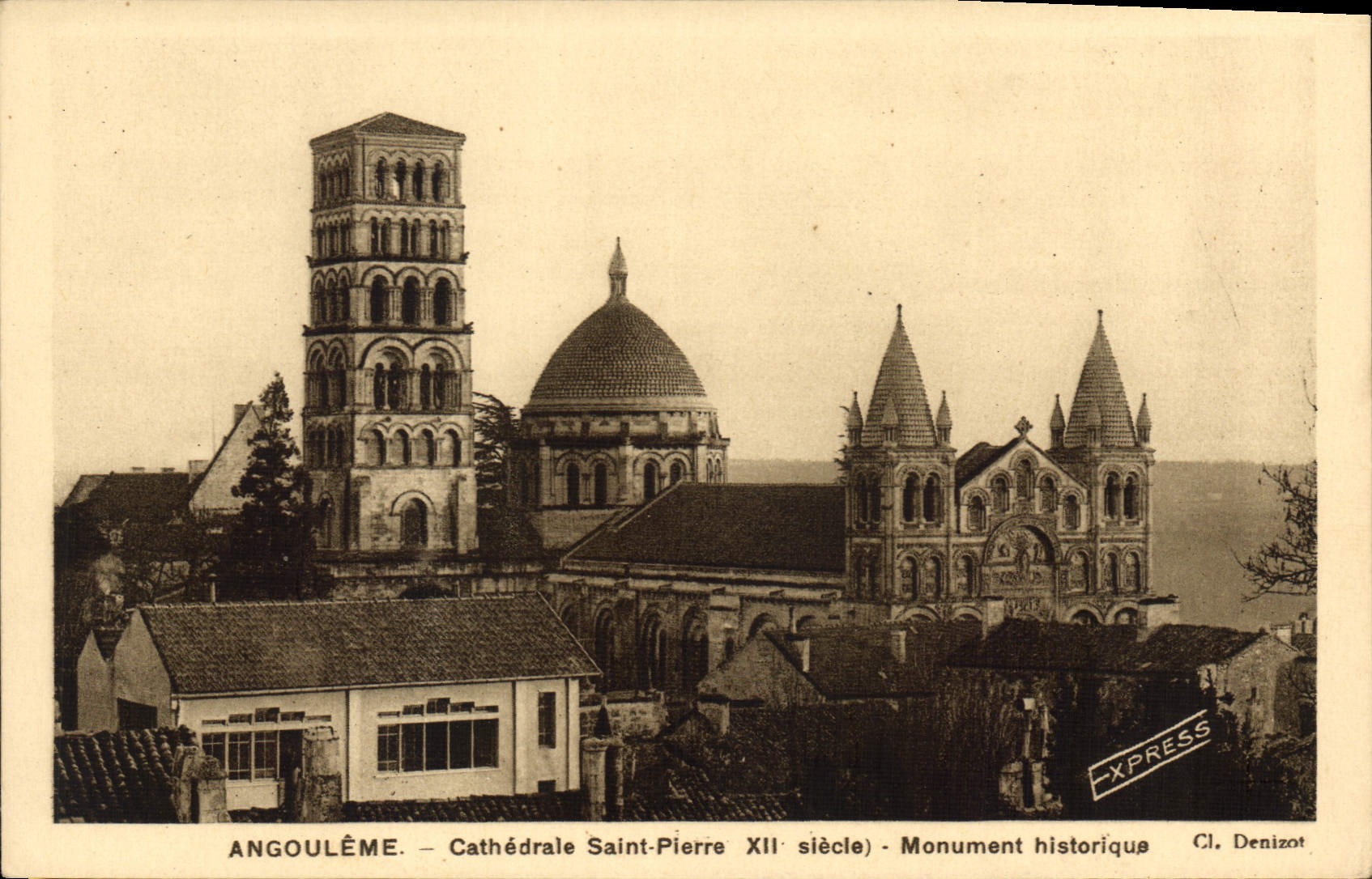 Angoulême — Cathédrale Saint-Pierre XIIe siècle — Monument historique — Cl. Denizot