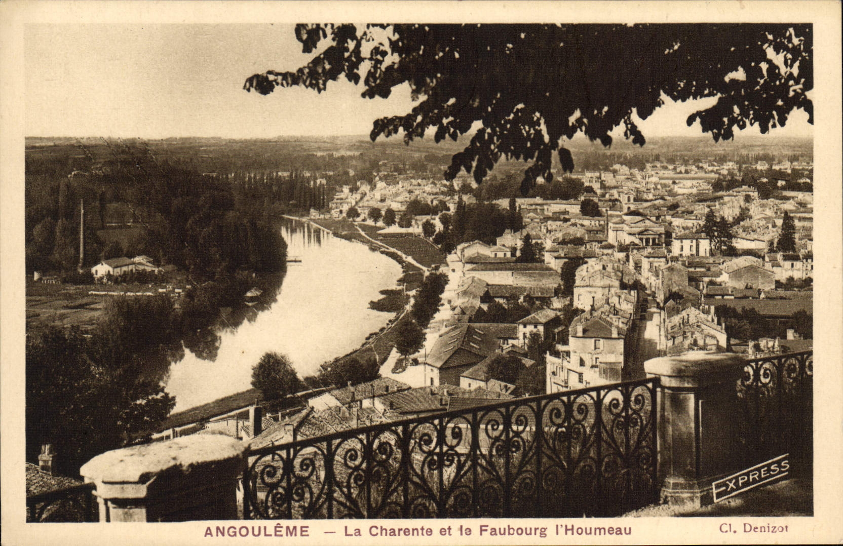 CPA Angouleme la Charente et le Faubourg l'Houmeau 