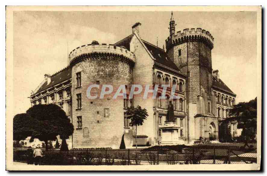Angoulême — Hôtel de Ville et Tour de Lusignan — Éditeur non identifié