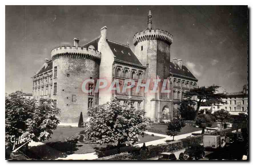 CPA Angouleme Hotel de Ville Ancien Chateau des Comtes d'Angouleme 