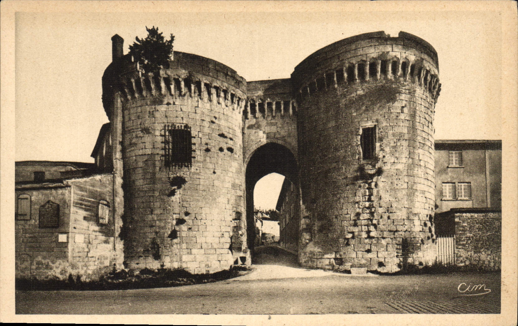 Cognac — Les Vieilles Tours — Cim