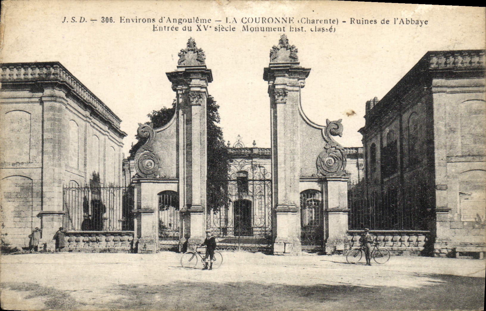 CPA Environs d'Angouleme La Couronne Charente Ruines de l'Abbaye Entree du XV siecle Monument hist c