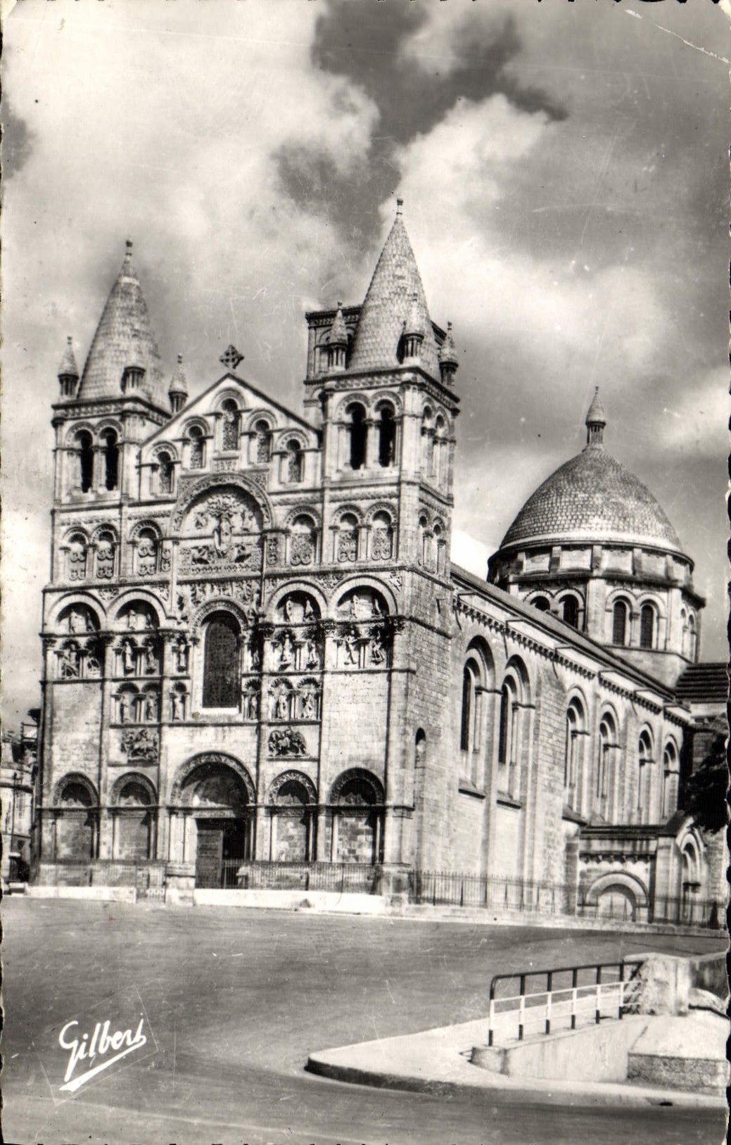 Cathédrale Saint-Pierre d'Angoulême — Éditeur A. Gilbert