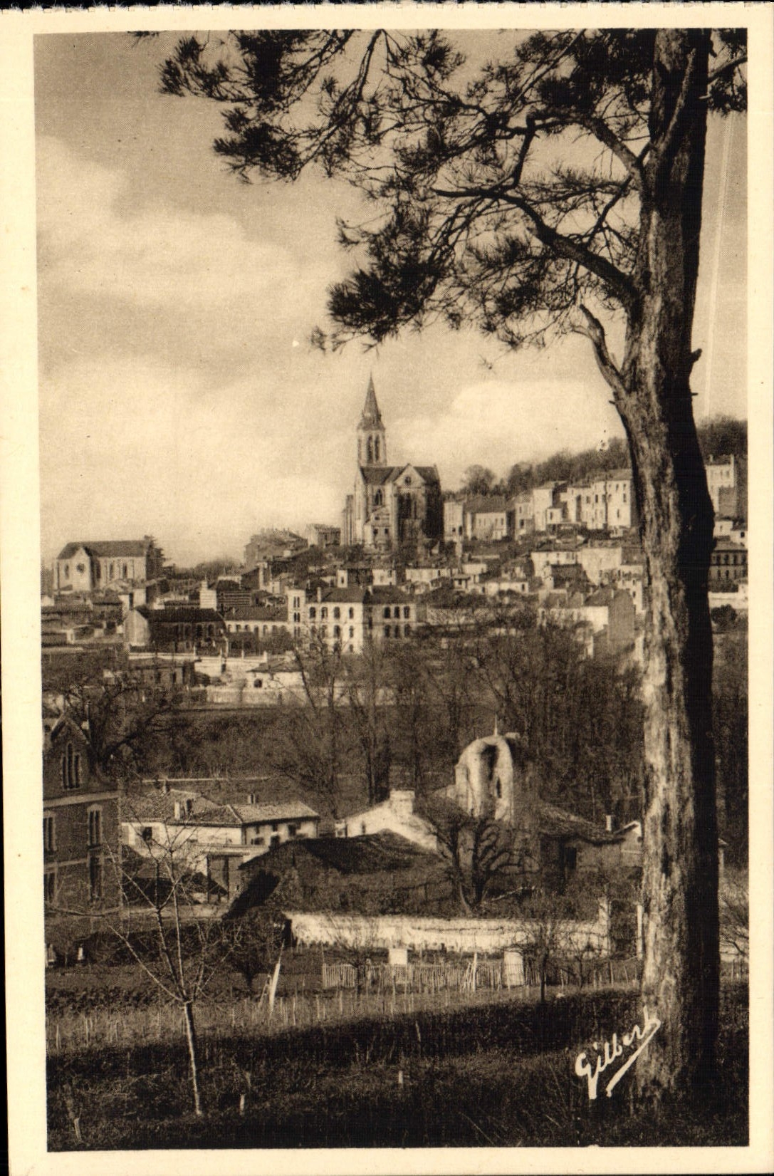Angoulême — Quartier St-Ausone — Vue prise de St-Martin — Édition A. Gilbert