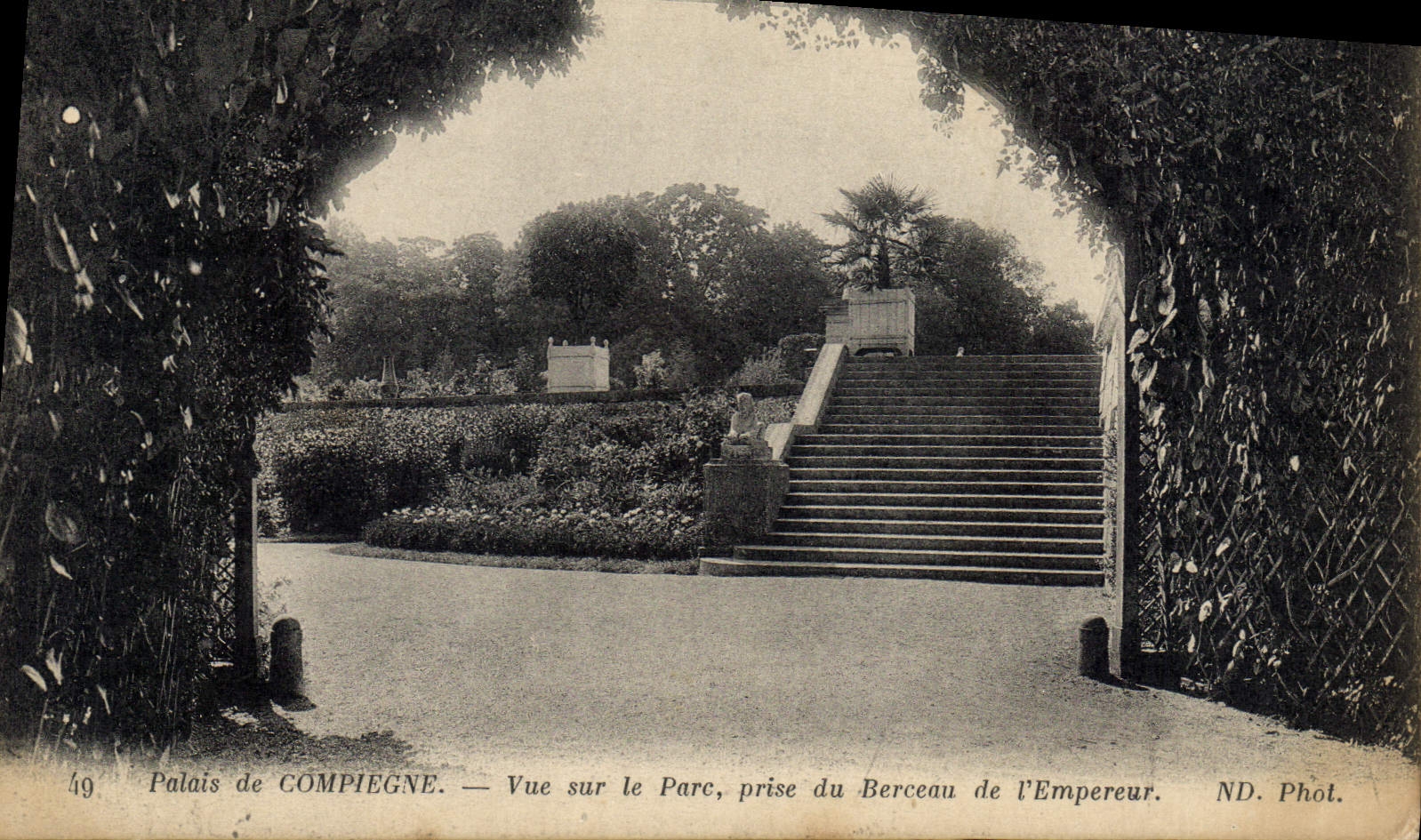 Palais de COMPIEGNE — Vue sur le Parc, prise du Berceau de l'Empereur — ND. Phot.