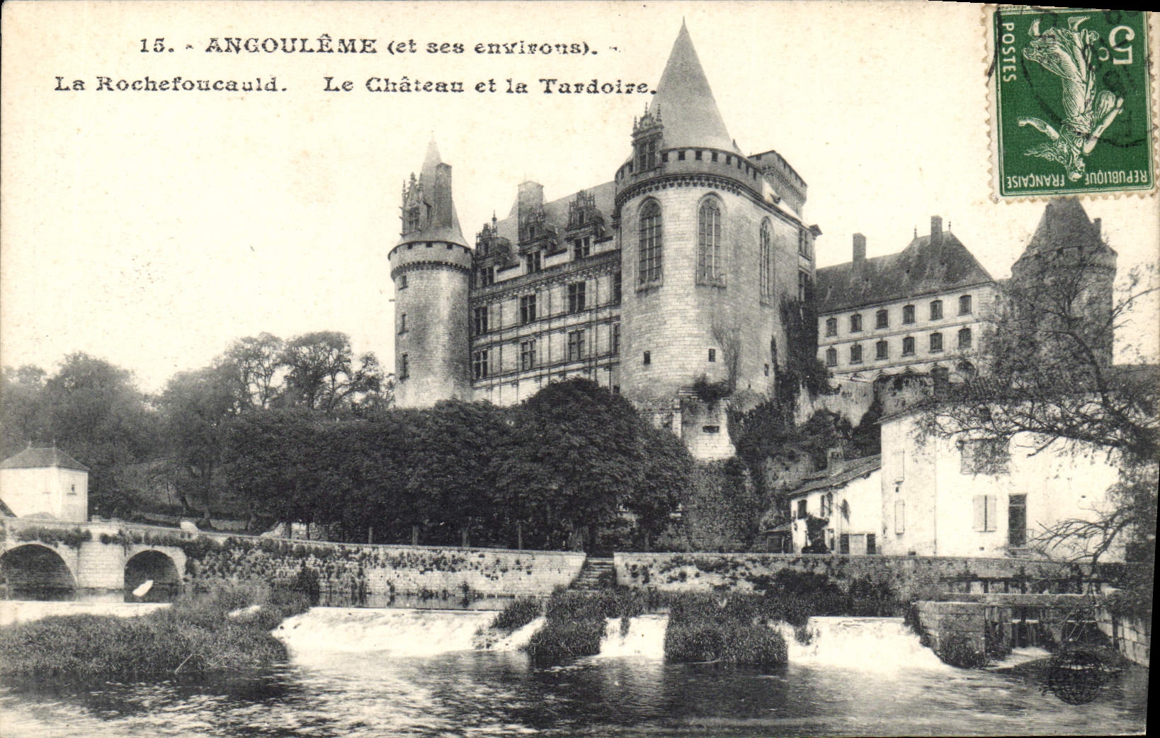 CPA Angouleme et ses environs la Rochefoucauld le Chateau et la Tardoire 