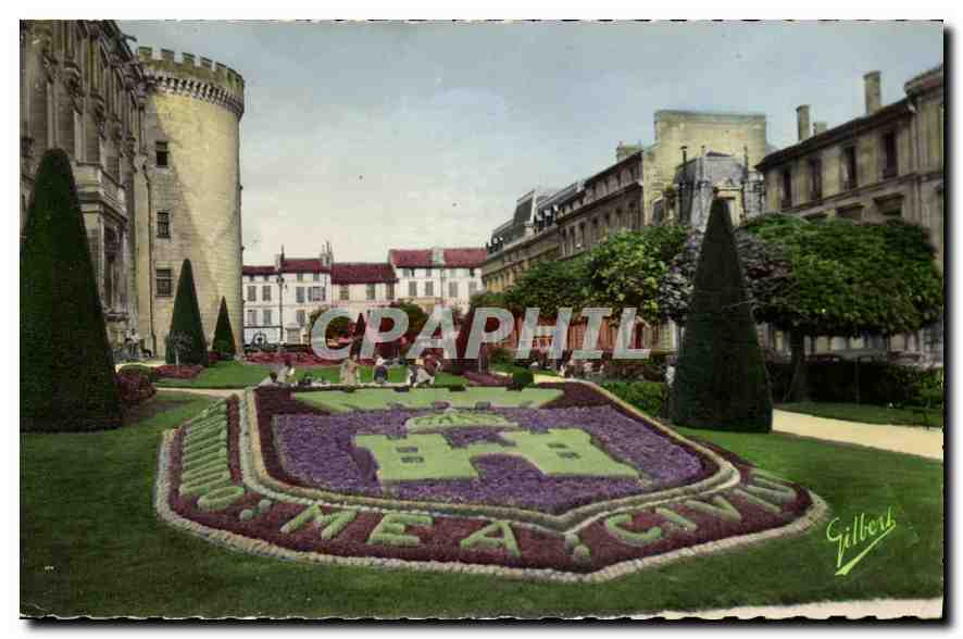 CPA Angouleme Les Jardins de l'Hotel de Ville Les Armes d'Angouleme 