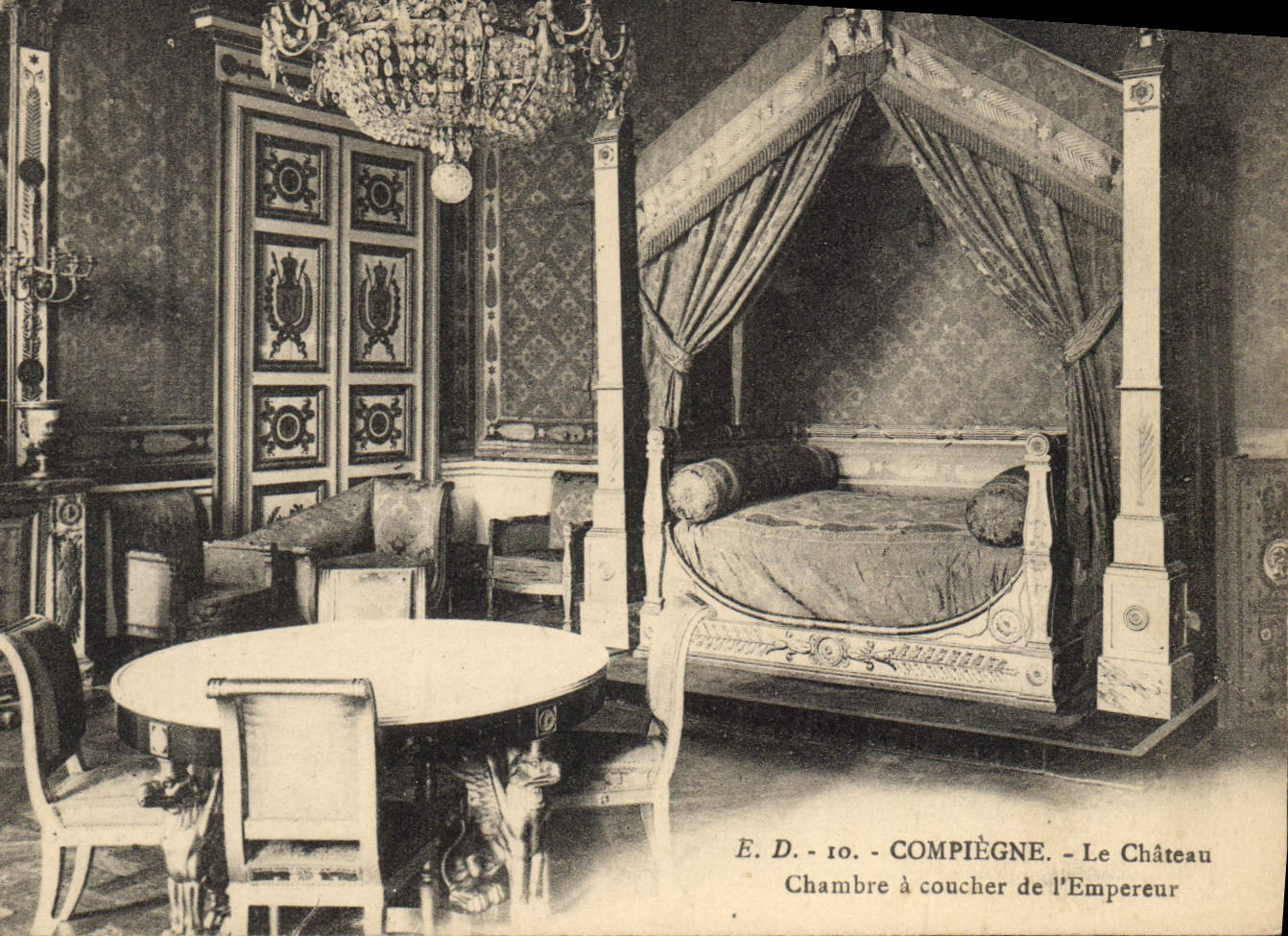 CPA Compiegne Le Chateau Chambre a coucher de l'Empereur 