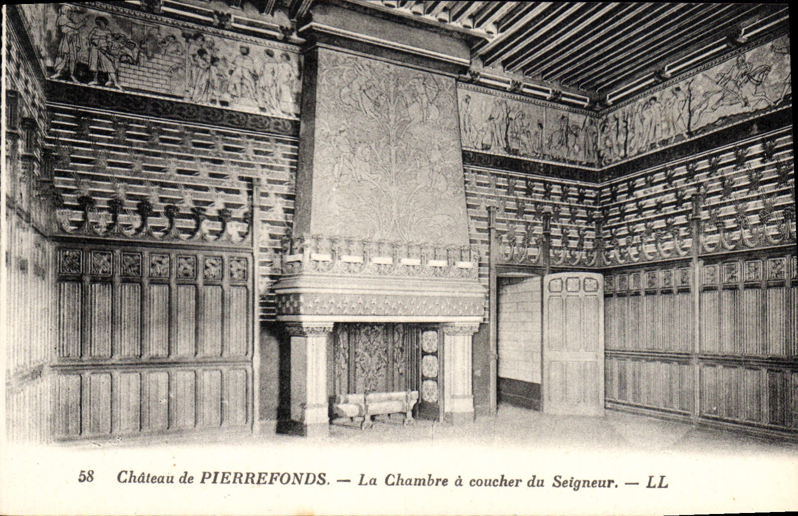 Château de PIERREFONDS — La Chambre à coucher du Seigneur — LL