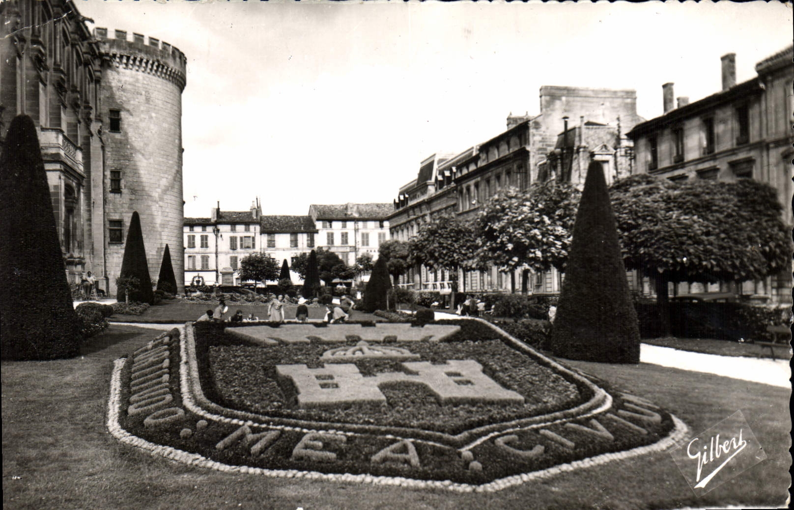CPA Angouleme Les Jardins de l'Hotel de Ville Les Armes d'Angouleme 