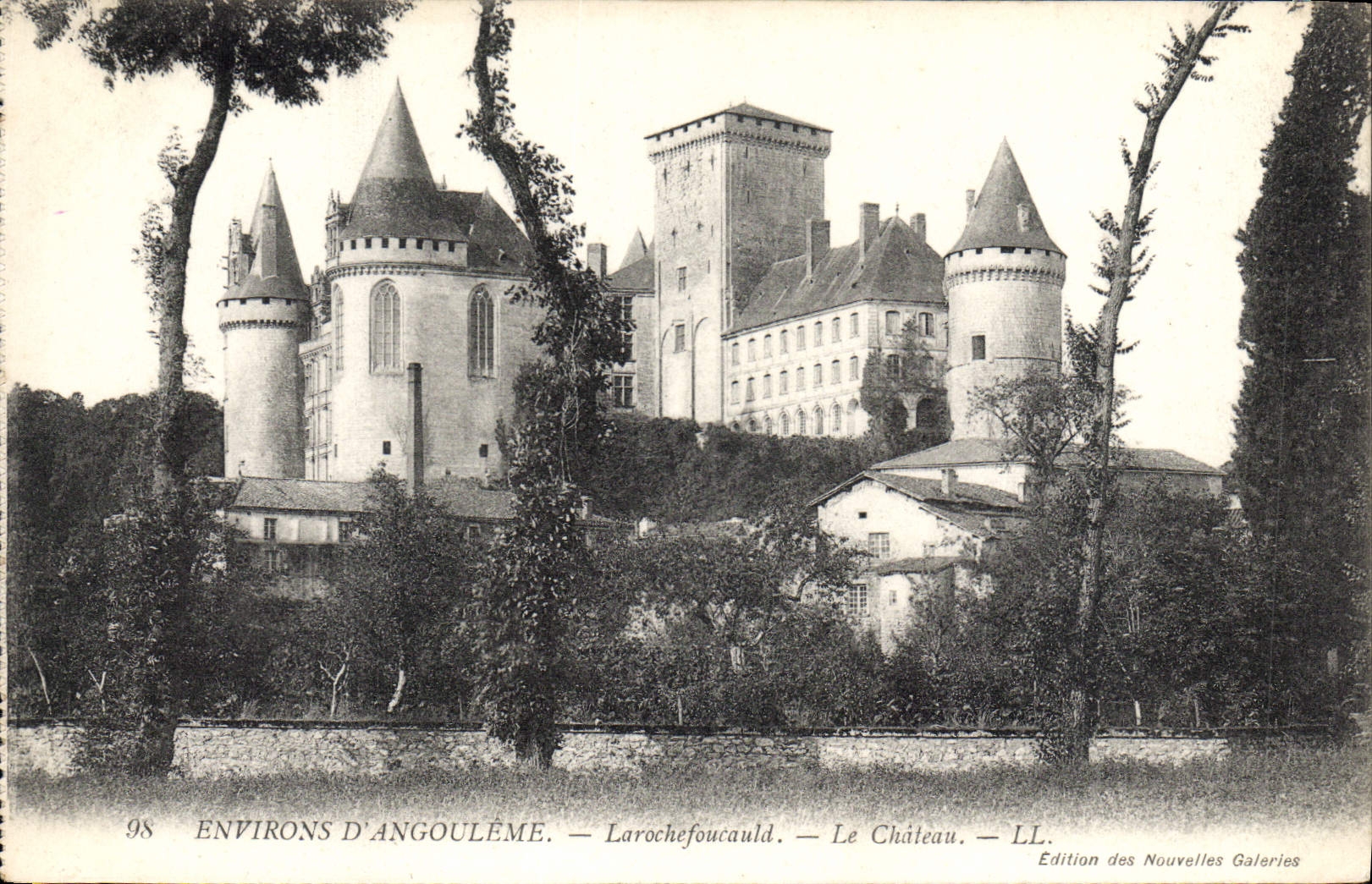 CPA Environs d'Angouleme Larochefoucauld le Chateau 