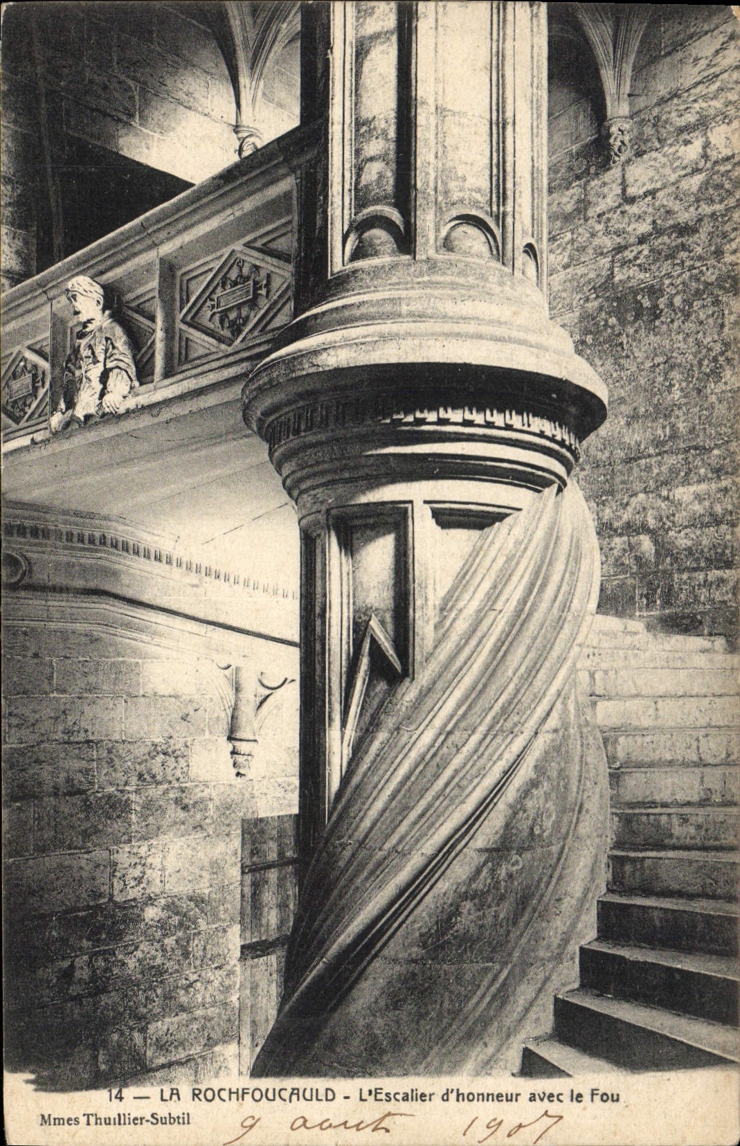 CPA La Rochfoucauld l'escalier d'honneur avec le Fou 
