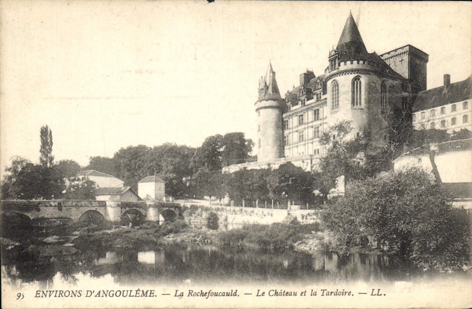 Environ d'Angoulême — La Rochefoucauld — Le Château et la Tardoire — LL.
