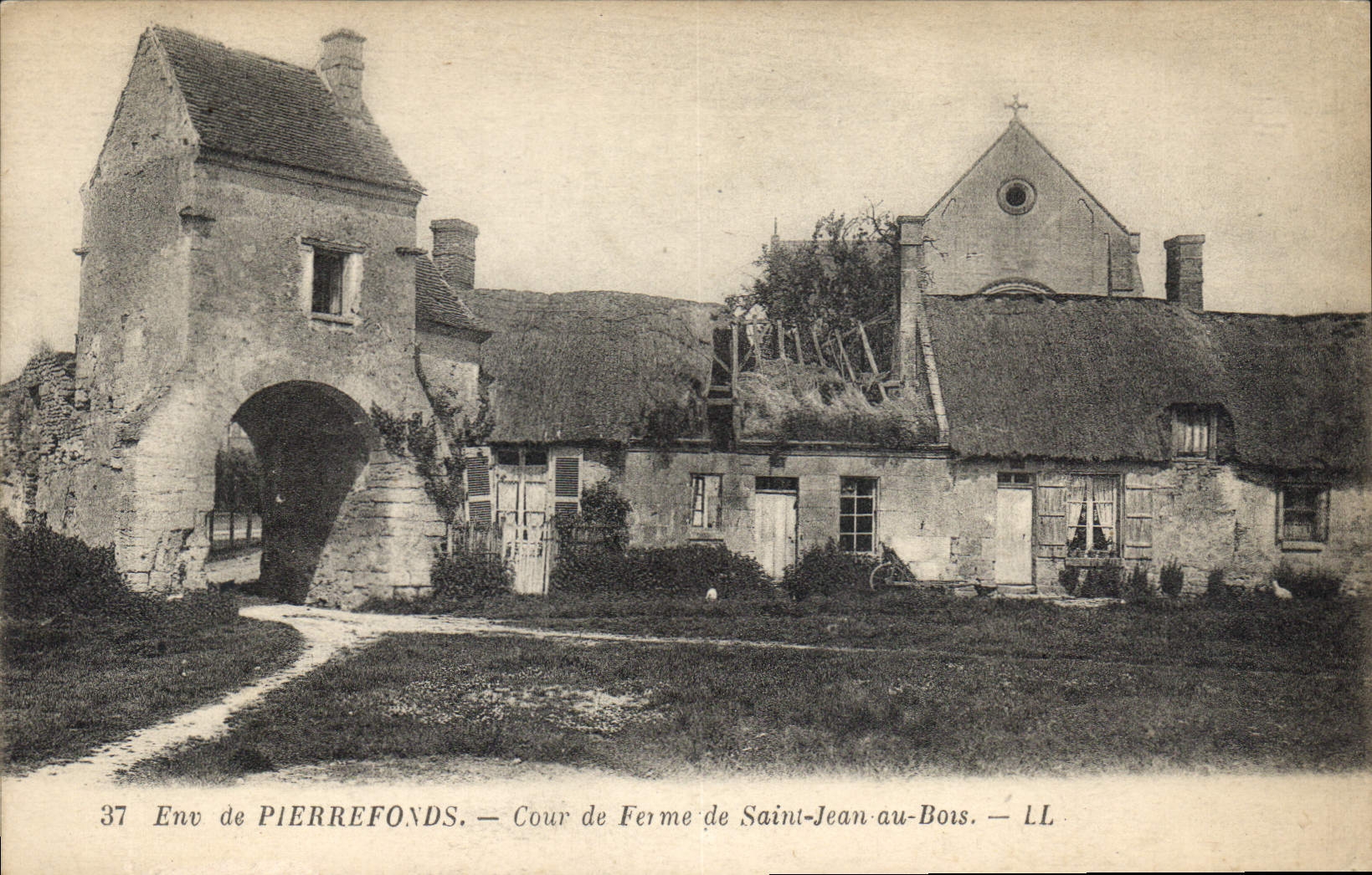 Cour de Ferme de Saint-Jean-au-Bois — Env de PIERREFONDS — LL