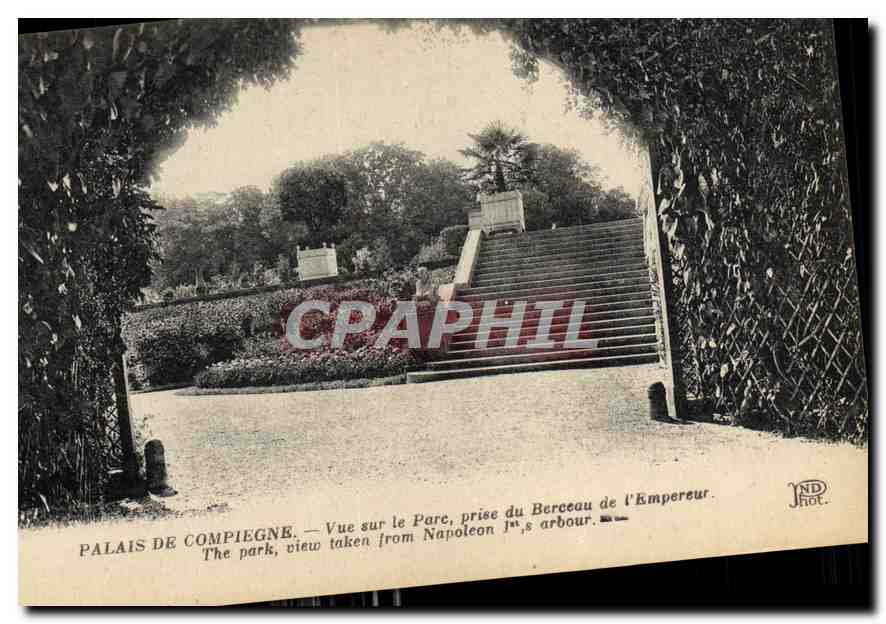 CPA Palais de Compiegne vue sur le Parc prise du Berceau de l'Empereur 