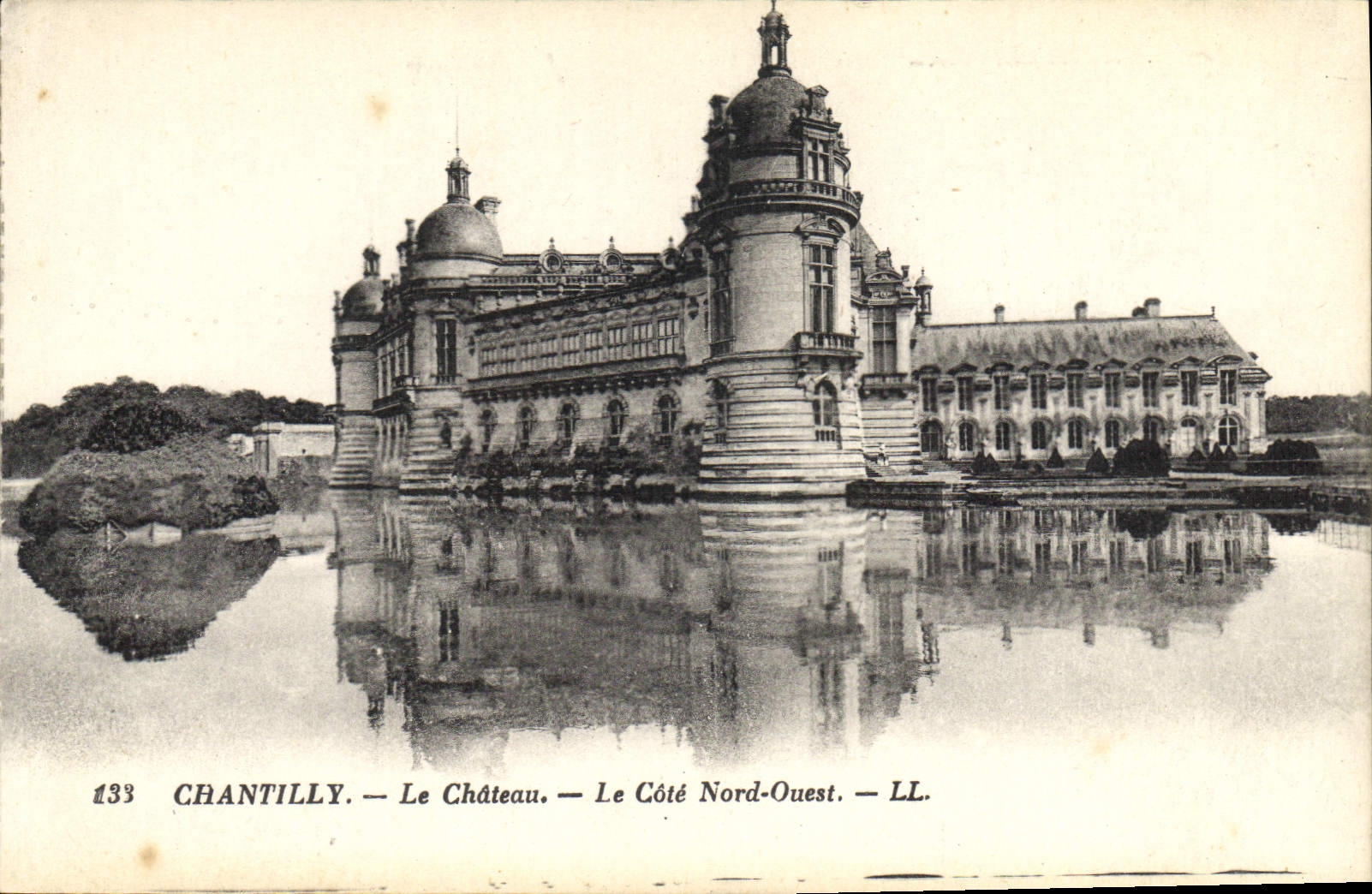 Chantilly — Le Château — Le Côté Nord-Ouest — LL.