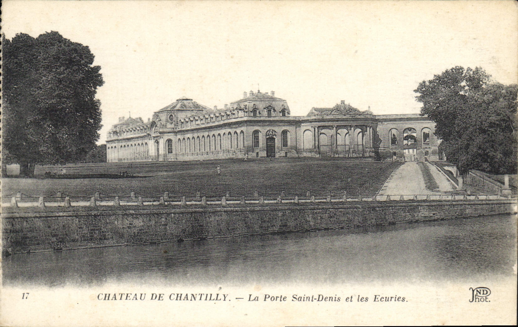 Château de Chantilly — La Porte Saint-Denis et les Ecuries — JND Phot.