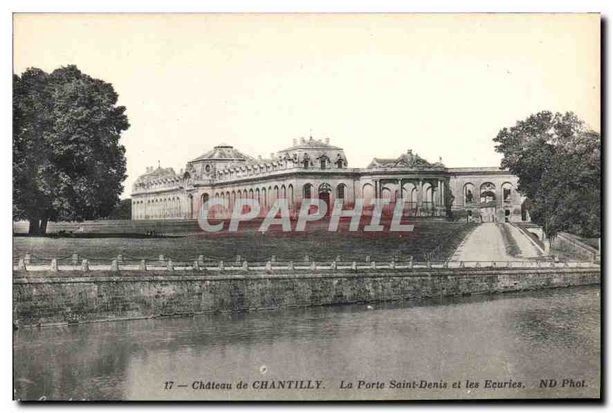 Château de CHANTILLY — La Porte Saint-Denis et les Ecuries — ND Phot.