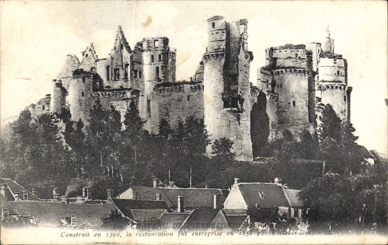 CPA Chateau de Pierrefonds construit en 1390 la restauration fut entroprise en 1858 par le Duc 