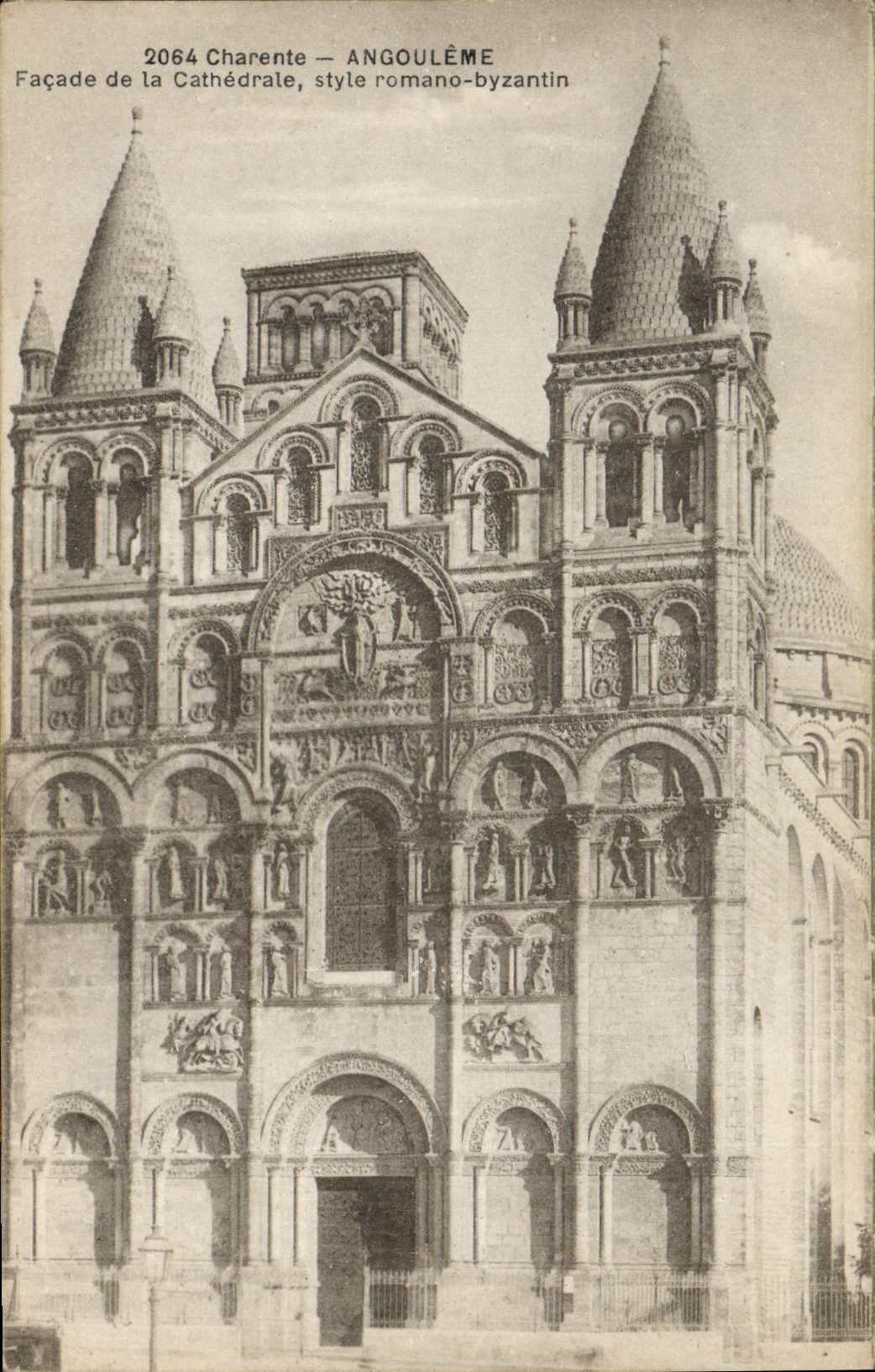Angoulême — Façade de la Cathédrale, style romano-byzantin — F. Braun, phot.édit. Royan (Charente)