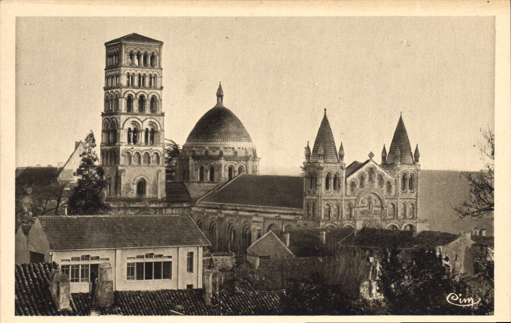 CPA Angouleme Charente Cathedrale Saint Pierre Monument hist 