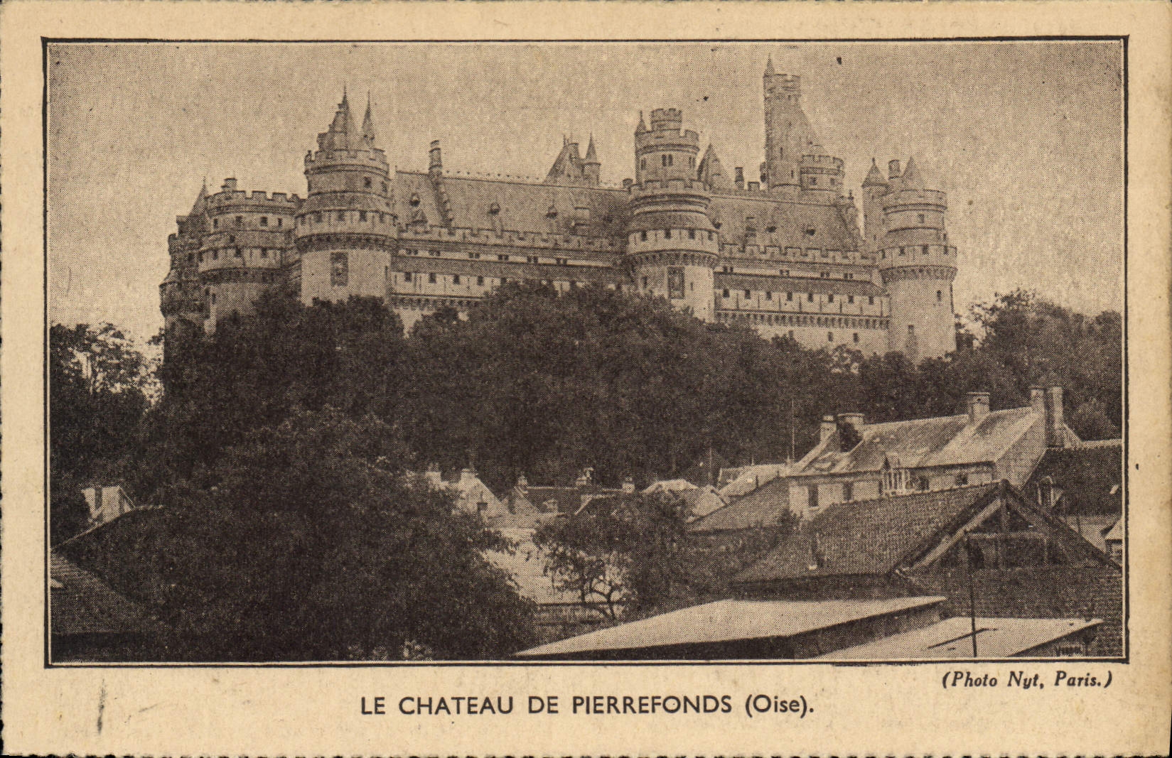 Le Château de Pierrefonds (Oise) — Photo Nyt, Paris.