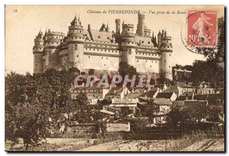 CPA Chateau de Pierrefonds Vue prese de la Route 