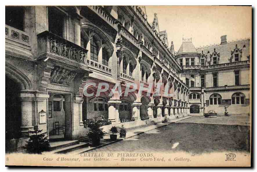Château de Pierrefonds — Cour d'Honneur, une Galerie — JND. Het.