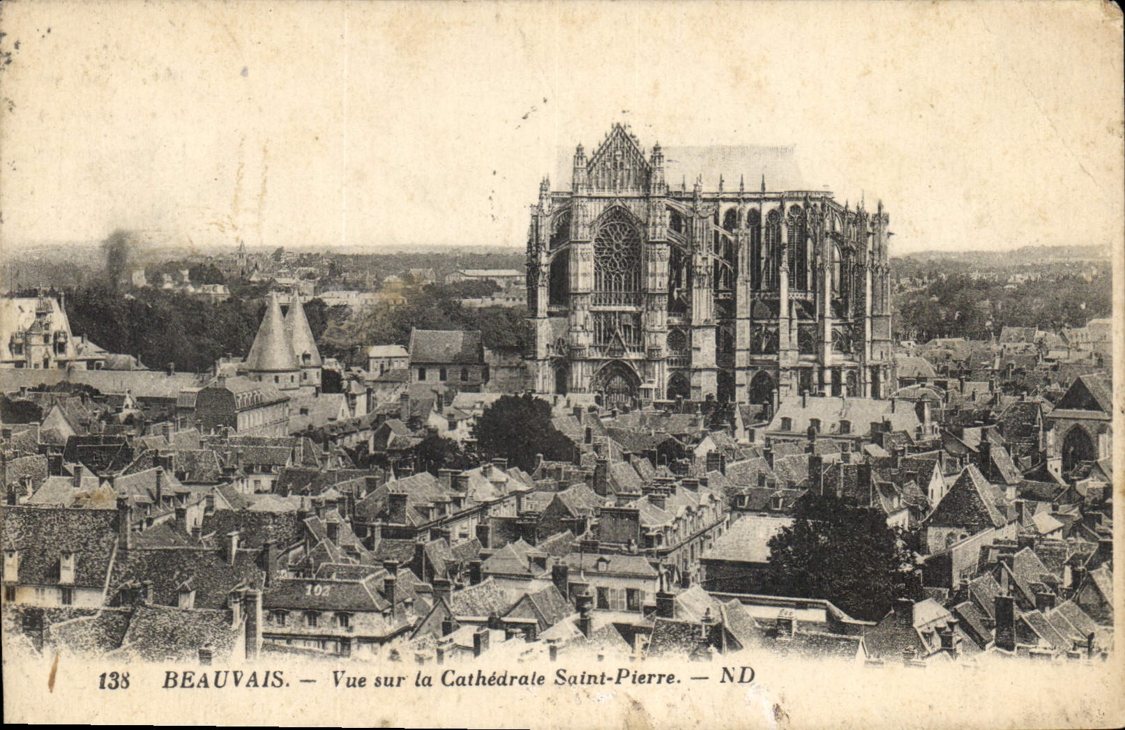 CPA Beauvais Vue sur la Cathedrale Saint Pierre 